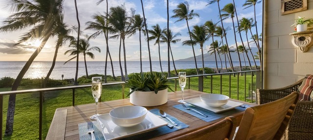 Breathtaking ocean views! Steps to the beach! Recently remodeled! in Kihei