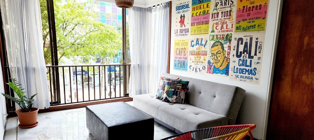 Cali, Colombia, spacious and cool apartment with parking/ wifi in cali