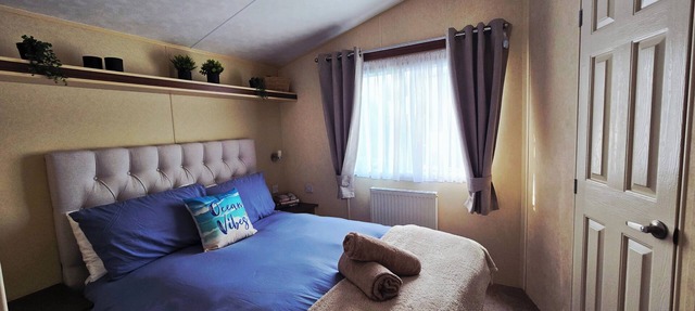Caravan - Sleeps 4 & Free parking in Newport