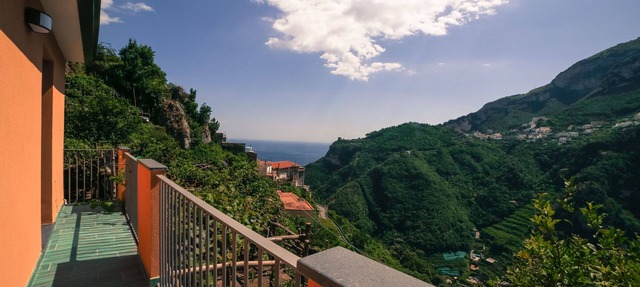 Catarì studio apartment: sleeping in a scenic lemon grove on the Amalfi Coast! in Scala