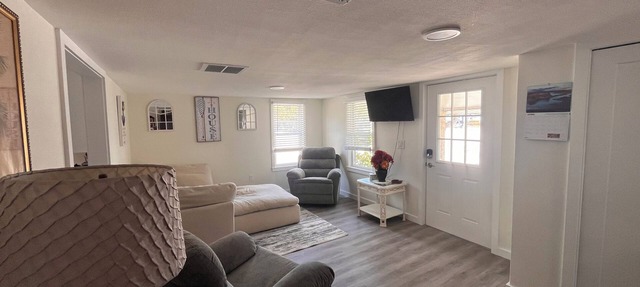 Charming 2-bedroom house in delightful Sarasota town of Pinecraft in Sarasota