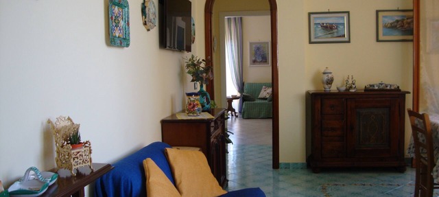 CHARMING APARTMENT WITH TERRACE EQUIPPED A FEW MILES FROM SORRENTO in Meta