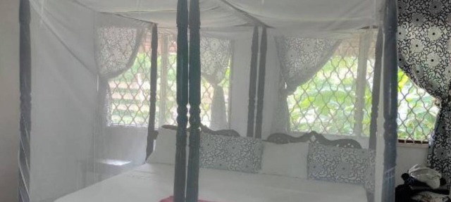 Charming beachfront 4-bedroom cottage in Msambweni, 45 minutes from Diani. in Diani