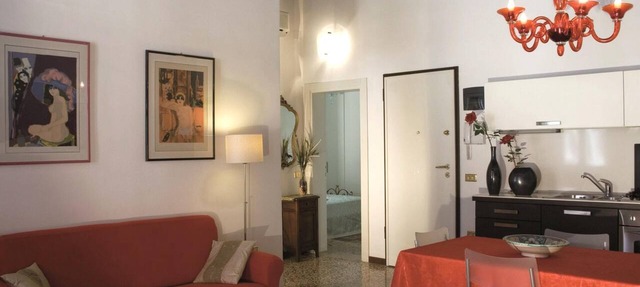 Charming canal view apart few steps from San Marco Square, quiet hidden corner in Venice