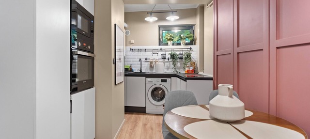 Charming & Cozy 2 BD apt, Ultracentral with WiFi, AC, across Chabad in Bucharest in București