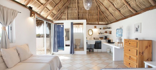Charming rooftop bungalow 1 block from the beach! in Corral del Risco