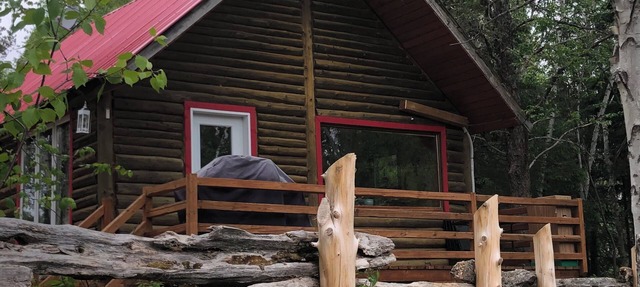 Chic, rustic log cabin near the farm in the heart of nature. in Peribonka