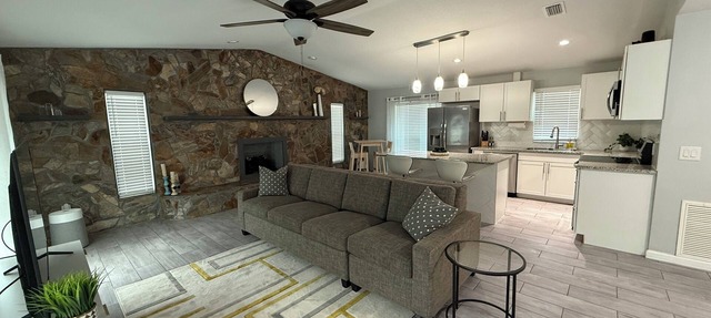 Clean and cozy, great mattress and nice 2 car garage. Big yard, large driveway. in Orange city