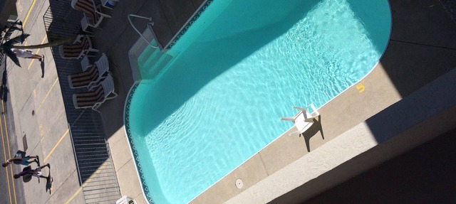 Condo with Private Pool, Just steps away from the Beach and Boardwalk in Wildwood