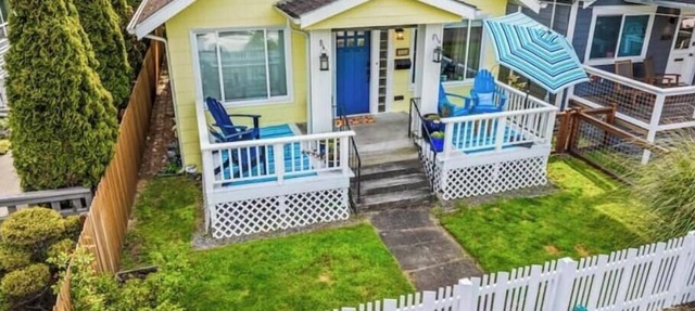 Cook's Kitchen + Firepit + Pickleball Park Nearby + AC + 2 Parking Spots in Seattle