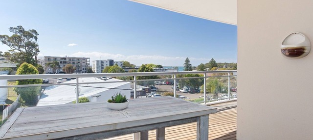 Cote D'Azure, 13 61 Donald Street - Lovely unit air con, Wi-Fi, secure parking, complex lift and pool in Nelson Bay