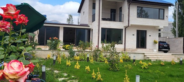 Cozy modern Villa in Dilijan with beautiful garden&fascinating view on mountain in Dilijan