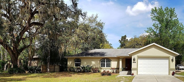 Custom home great local, boat parking, near dock, food, scalloping, Manatee. in Homosassa