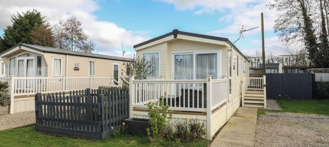 DEBONAIR ATLAS CARAVAN RENTAL STONHAM BARNS in Stonham Aspal in Stowmarket
