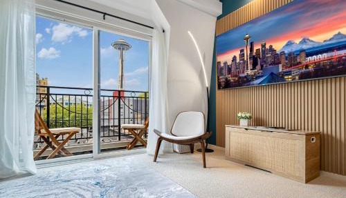 Designer Penthouse Space Needle View & Walk to Everything in Seattle