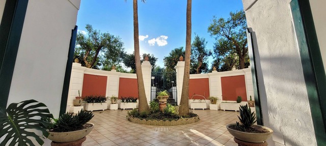 Donna Rita suite with garden in Meta