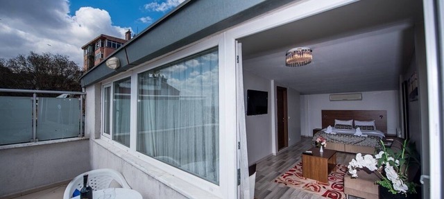 Double Room with Balcony and Sea View in Fatih