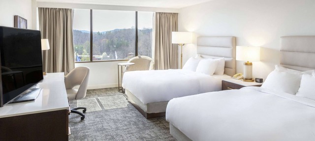 DoubleTree by Hilton Hotel Charlottesville in Charlottesville