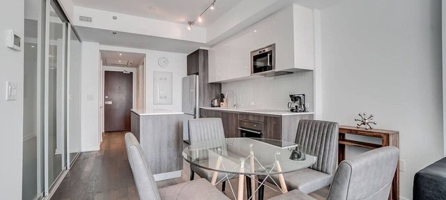 Downtown 2BR Gem with Balcony and Skyline Views in Ottawa