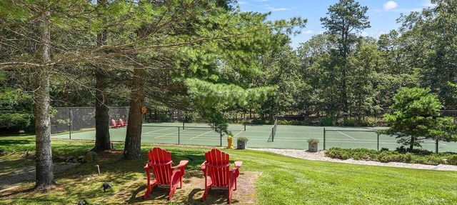 East Hampton Perfection with Tennis, Pickleball, Basketball, Pool, & Hot tub in East Hampton