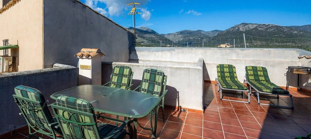 Edificio duplex can roses in Moscari