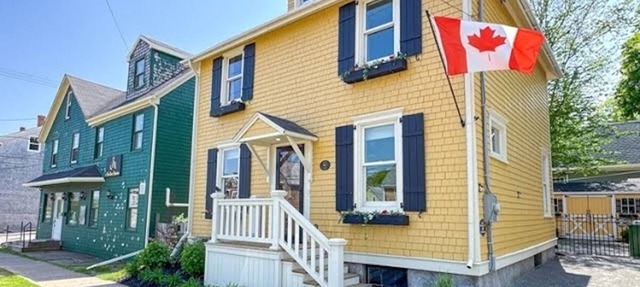 Elegant Downtown Charlottetown Retreat With Yard- Walk to Dining & Waterfront in Charlottetown