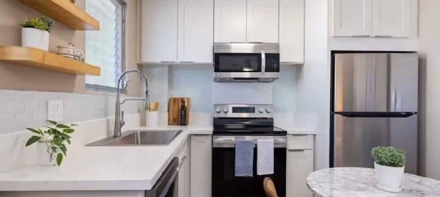 Elevated Modern 1 Bedroom Honolulu Haven, Renovated w/AC in Honolulu