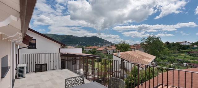 Entire Residence with 3 Apartments, Mountain View, Wi-Fi and Air Conditioning in Agerola