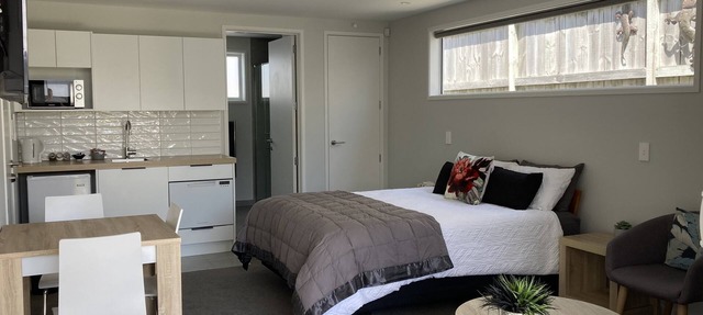 Executive Studio Retreat – 400m to the Beach in Mount Maunganui