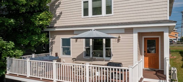 Fantastic house for large families, unique ROOFTOP DECK! 2 min. from the beach! in Wells