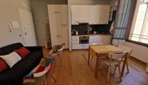 Five Roses Studio Flat in Pisa