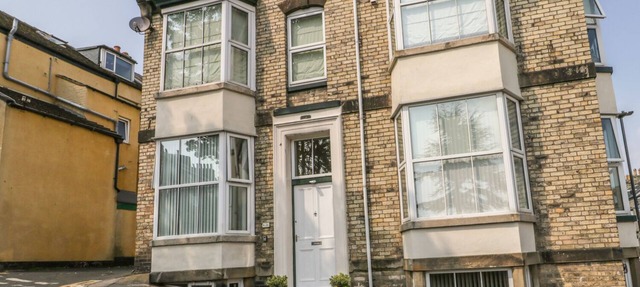 FLAT 4, pet friendly in Whitby in Whitby