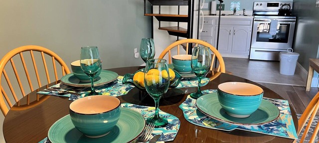 Footbridge Escape A Comfy Condo w/Pool, the Beach, Perkins Cove in Ogunquit