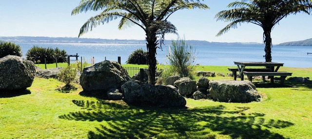 Gemini Lodge Rotorua Lake side paradise in Kawaha Point