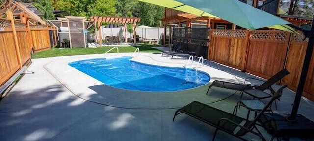 Gorgeous Custom Post & Beam Carriage House with Pool and Swim Spa in Penticton