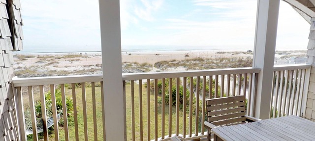 Gorgeous Direct OCEANFRONT Home - Straight Out of Pottery Barn - 3 Decks/Pool Table - Amazing Views in St Augustine Beach