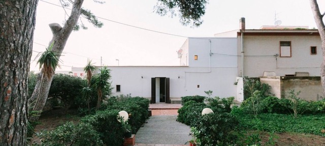 GuestHost - Cozy detached villa of 156 sqm, on two levels, able to accommodate up to 9 people. The property is located in Pizzolungo, a coastal hamlet of Erice, an oasis of peace overlooking the crystalline sea of ​western Sicily. A few minute in Pizzolungo