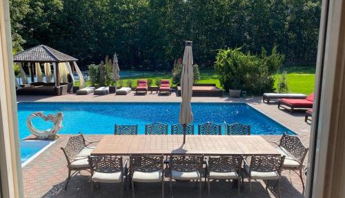 Hamptons 9BD MEGA Compound w POOL TENNIS BBALL NIGHTCLUB in Sag Harbor