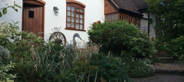 Heron View Riverside Retreat in Peaceful Rural Hamlet near Roman Town, Alcester in Alcester