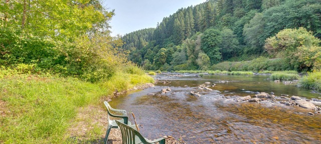 Historic Mapleton Cottage w/River Views & Hot Tub in Mapleton