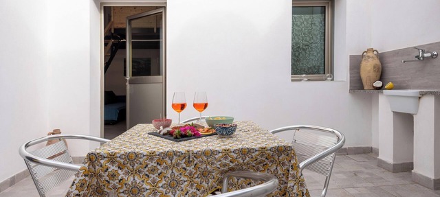 Holiday Home 'Francesca' close to City Centre with Garden & Air Conditioning in Menfi