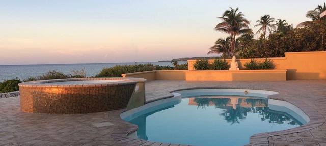 Incredible Views, Waterfront Luxury Private Villa with Central AC in Stake Bay