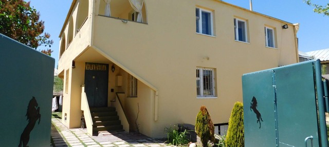 Lake Sevan Garden Villa/Sleeps 9/BBQ, Balcony & Outdoor Space in Sevan