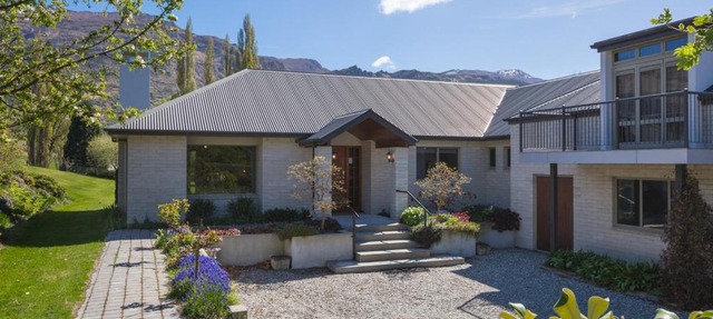 Lakes Retreat - Queenstown Holiday Home in Arrowtown