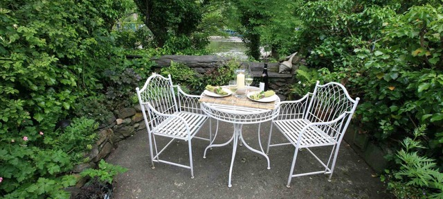 Listed Miners Cottage with Riverside Views in Beddgelert