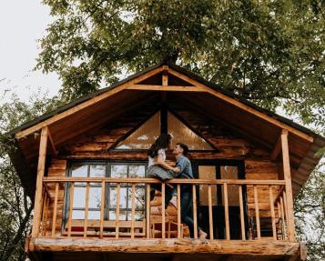 Loft Treehouse in Densus
