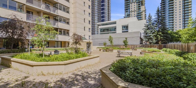 Lovely 2-Bedroom at Stampede | Free Parking in Calgary