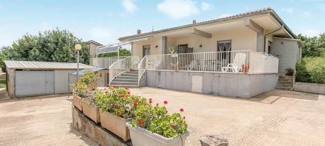 Lovely home in Modica with house sea view in Modica