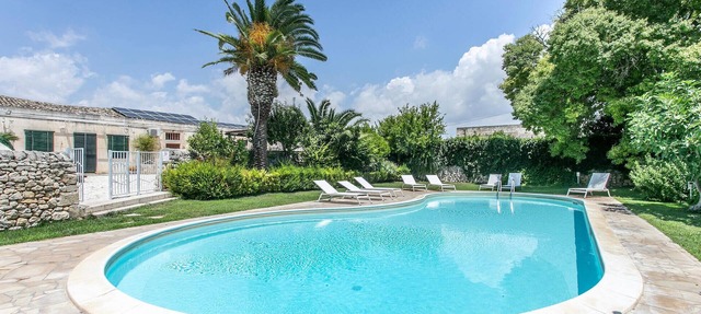 Lovely home in Rosolini SR with private swimming pool, can be inside or outside in Rosolini SR