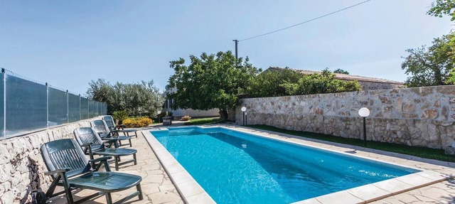 Lovely home in Rosolini SR with private swimming pool, can be inside or outside in Rosolini SR